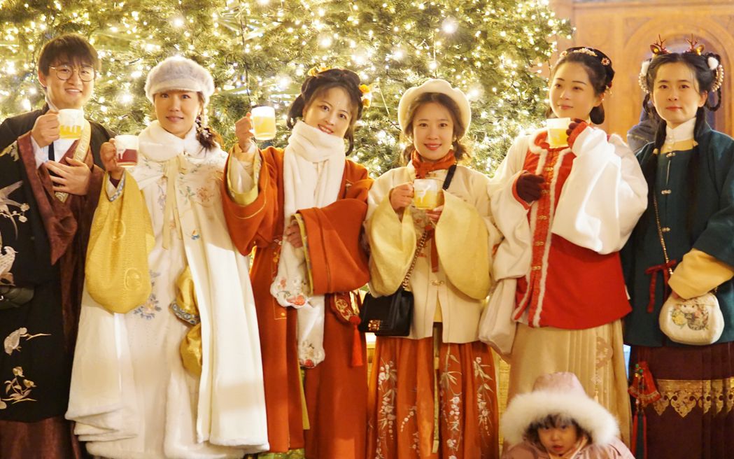 柏林圣诞市场的汉服聚会快来跟我们一起开碰碰车呀