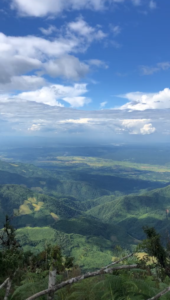 缅甸抹谷宝石矿区群山