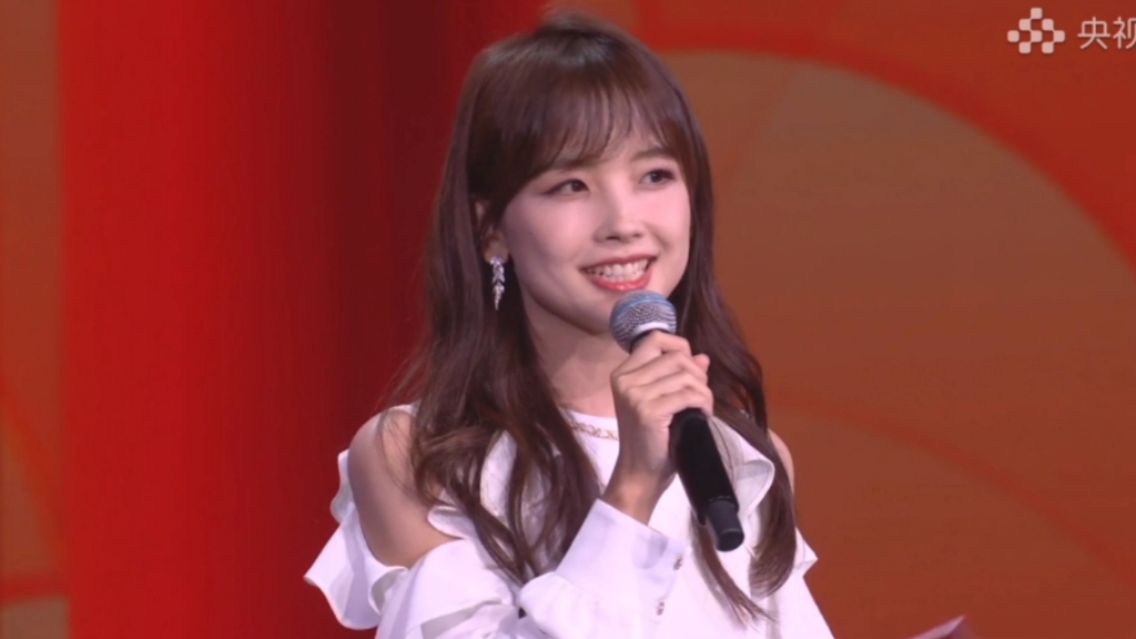 冰冰今晚当主持人哦!