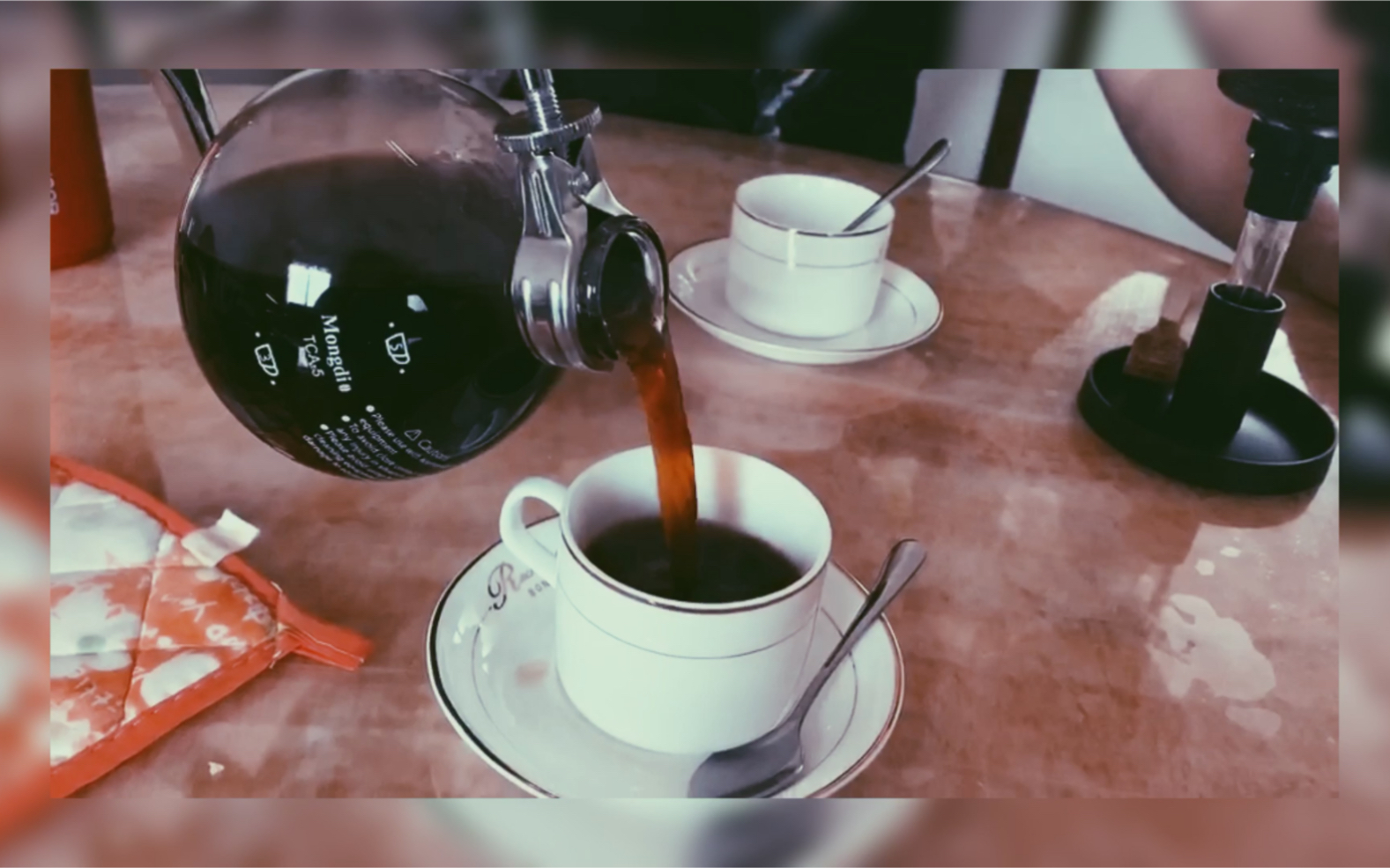 闲暇时光手磨现煮咖啡更显情调