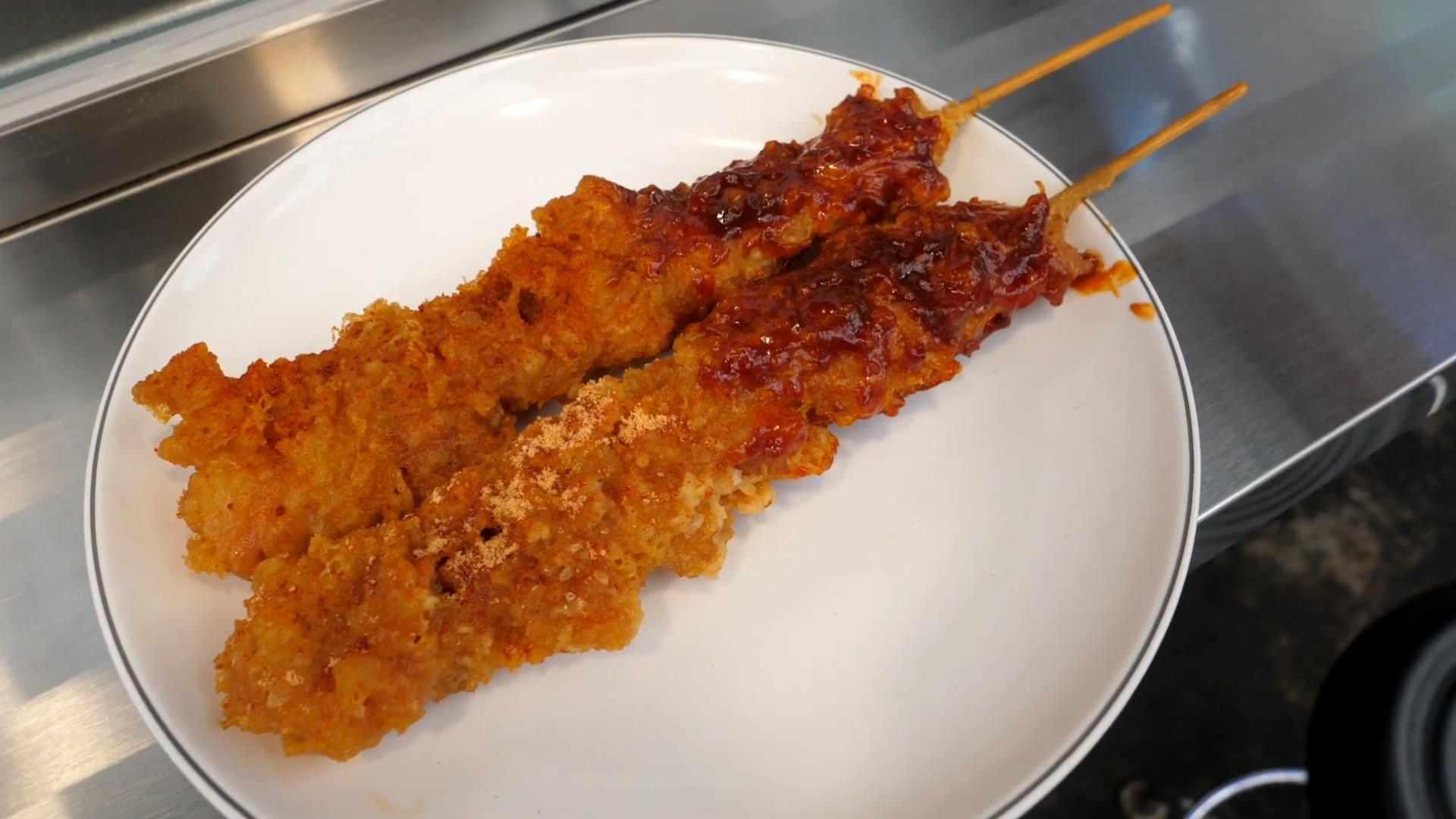 炸鸡串,美味的鸡肉搭配各种酱汁,爽_哔哩哔哩 (゜-゜)つロ 干杯~-bili