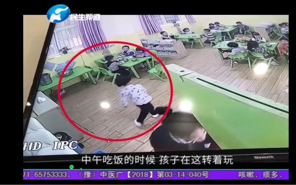 【小莉帮忙】孩子在幼儿园!一个小动作,面部被贯穿,这个东西大家都用!