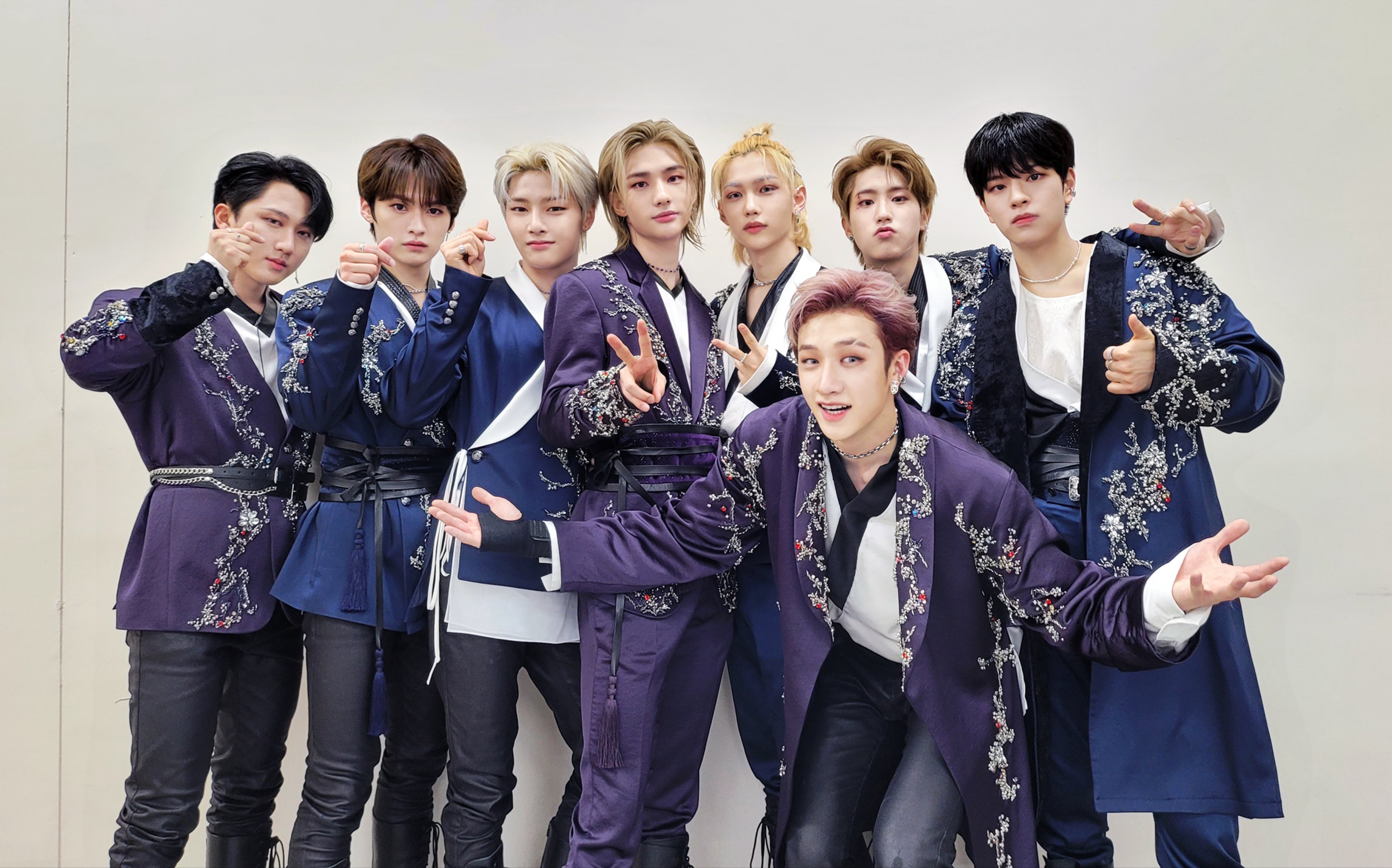 【stray kids】201225sbs歌谣大战舞台合集"god`s menu 我们家(cover.