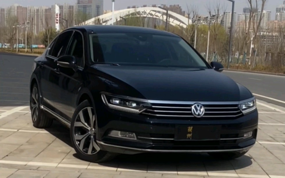 18款迈腾还是很好看的