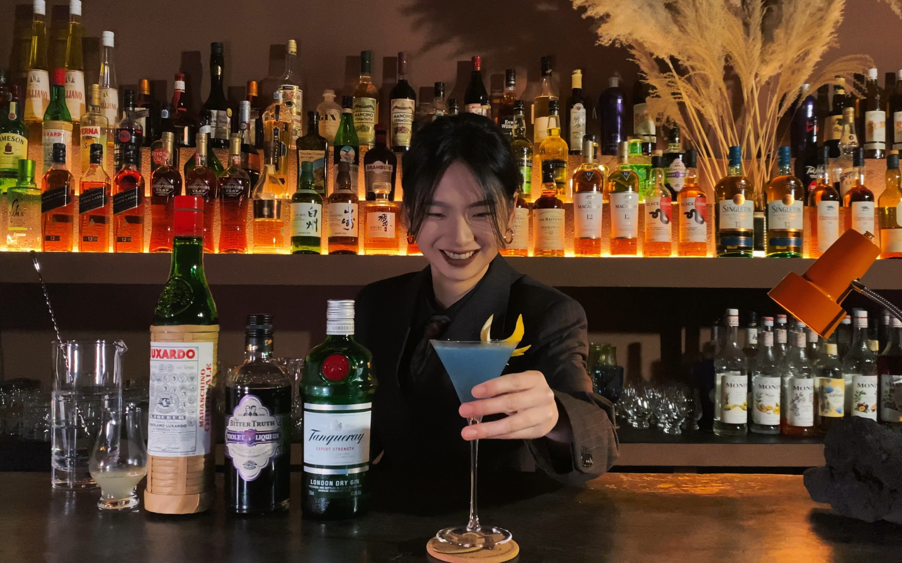 aviation 飞行61经典鸡尾酒| 重返天空的酒,甜感较弱 适合开胃