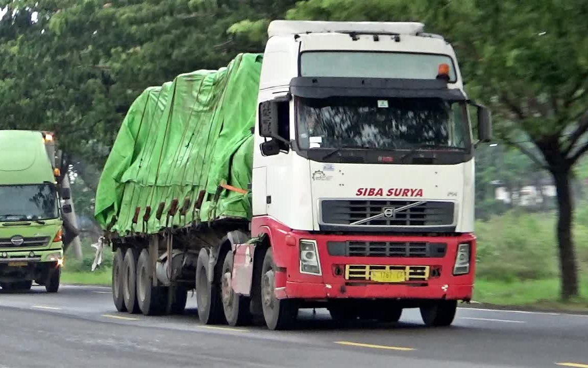 【印度尼西亚】在 tuban 卡车轨道上发现卡车 - 坏天气肚 7772