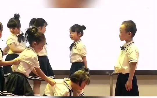 [图]《我的三年时光》#幼儿园毕业典礼节目推荐 #幼儿园毕业典礼 #幼儿舞蹈