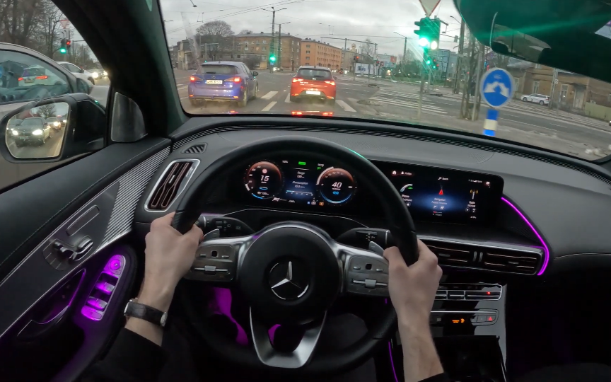 奔驰eqc 400纯电动suv 第一视角冬季试驾