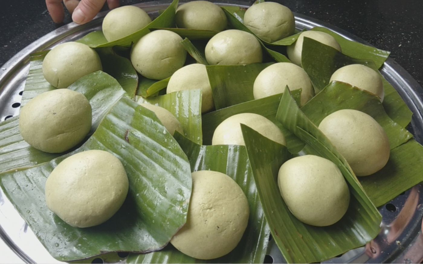 客家传统艾粄:家常做法简单好吃,一次做几十个,连吃6个还想吃_哔哩