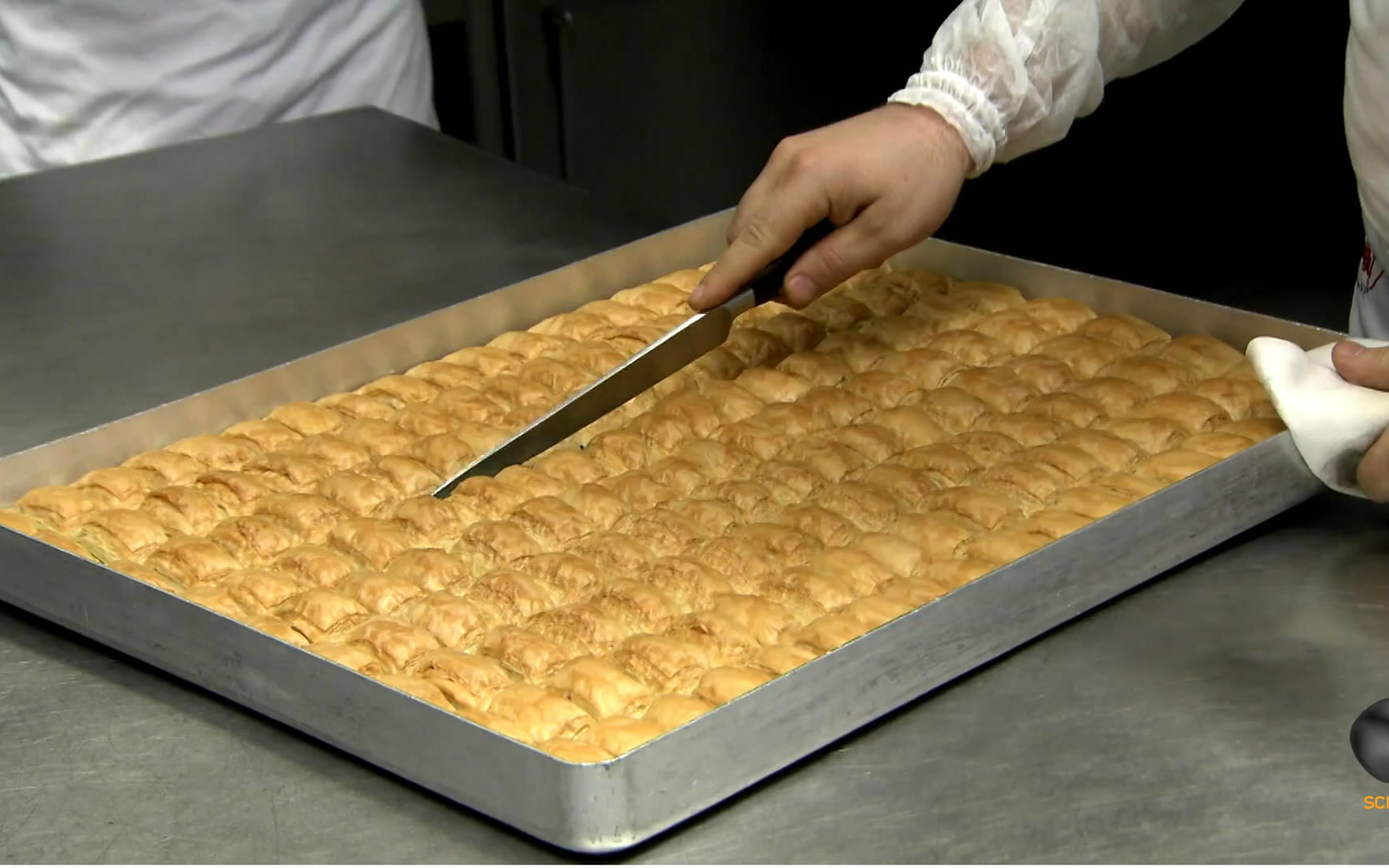 看看巴克拉瓦(一种千层酥)是如何制作的~~_哔哩哔哩 (゜-゜)つロ 干杯