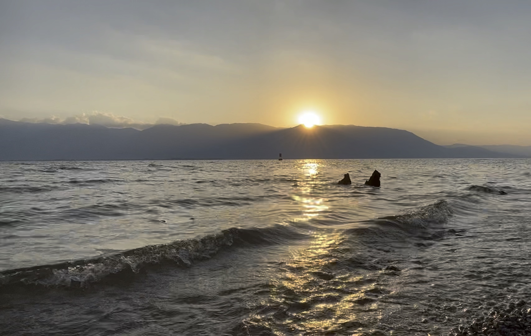记录洱海的日落