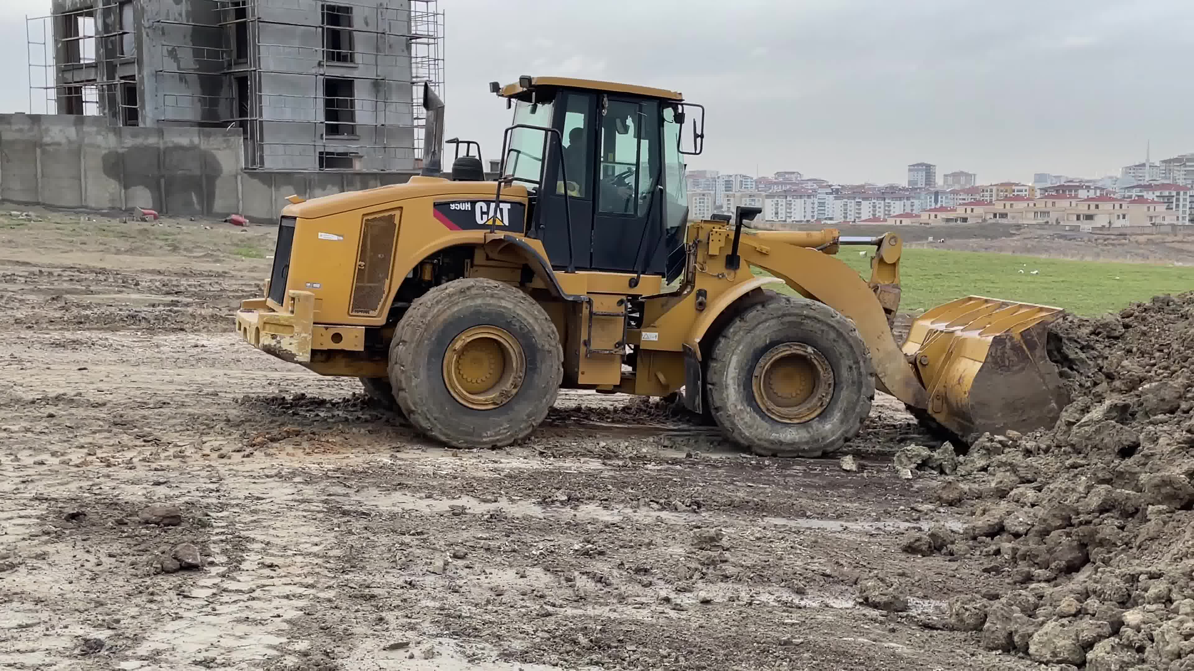 4k cat 950h装载机施工_哔哩哔哩_bilibili