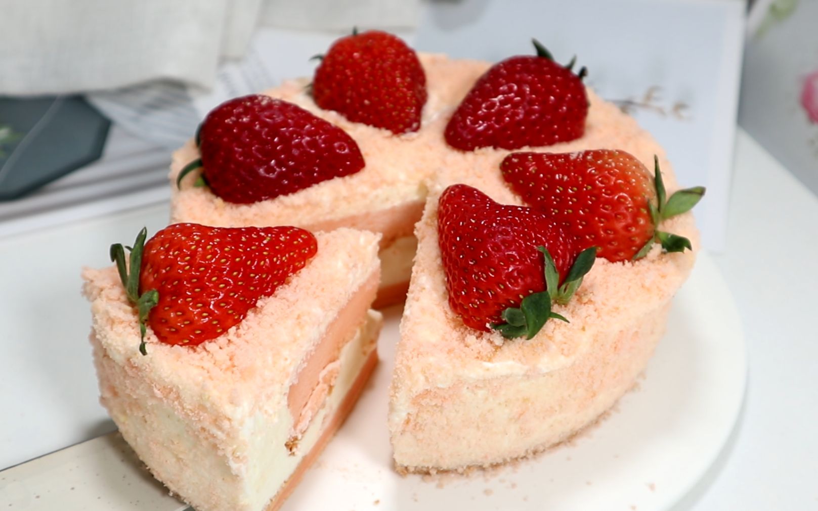 一款简单又好吃的奶酪草莓蛋糕,吃草莓的季节强烈推荐的一款蛋糕