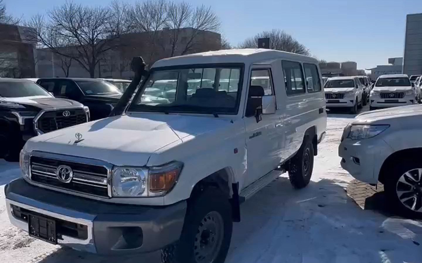 2023款丰田lc78 运兵车