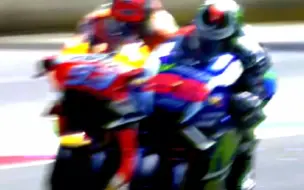 Download Video: 回顾motogp side by side缠斗时刻