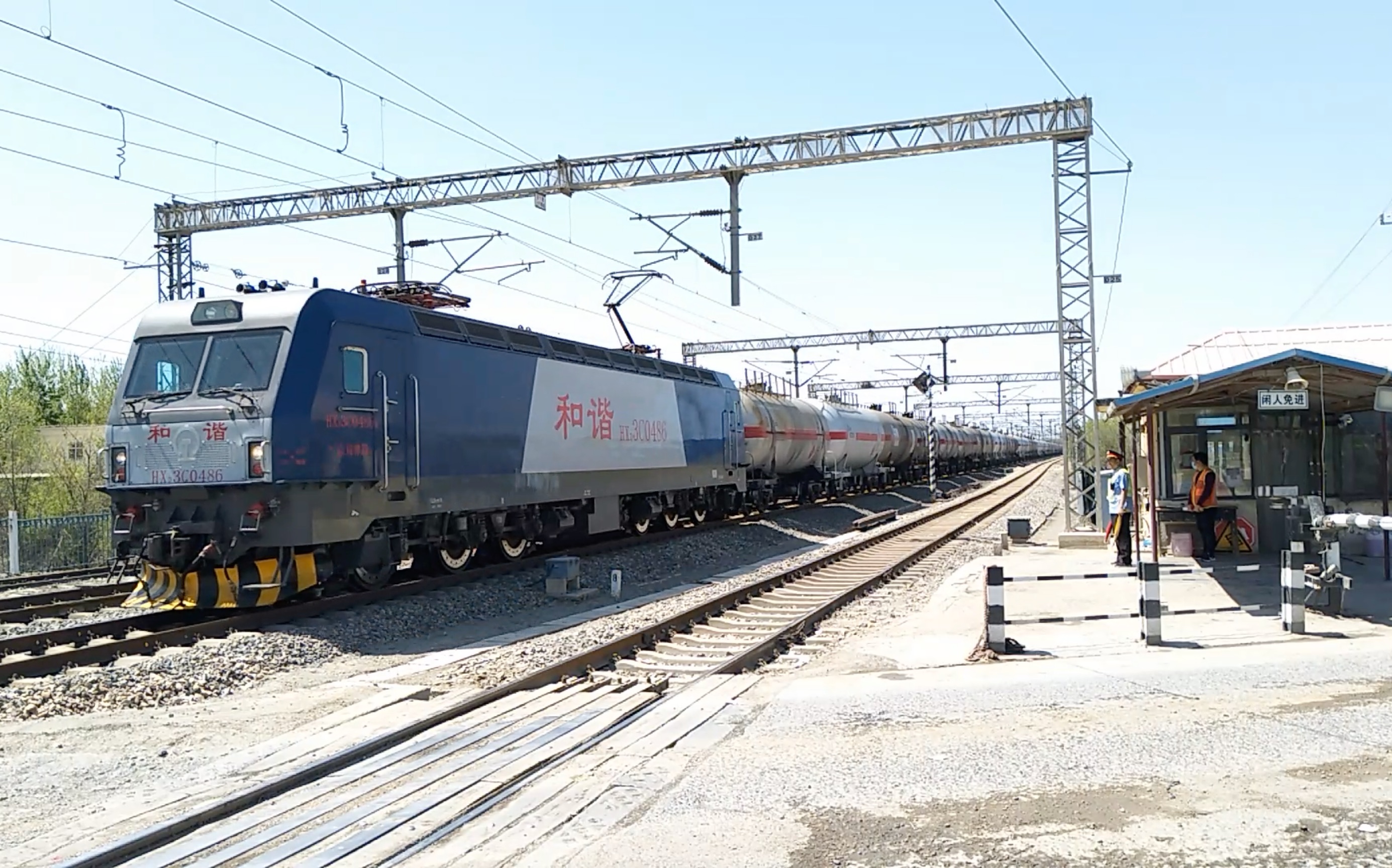 听说天津机务段的hxd3c都开始拉货了感谢大车友好鸣笛