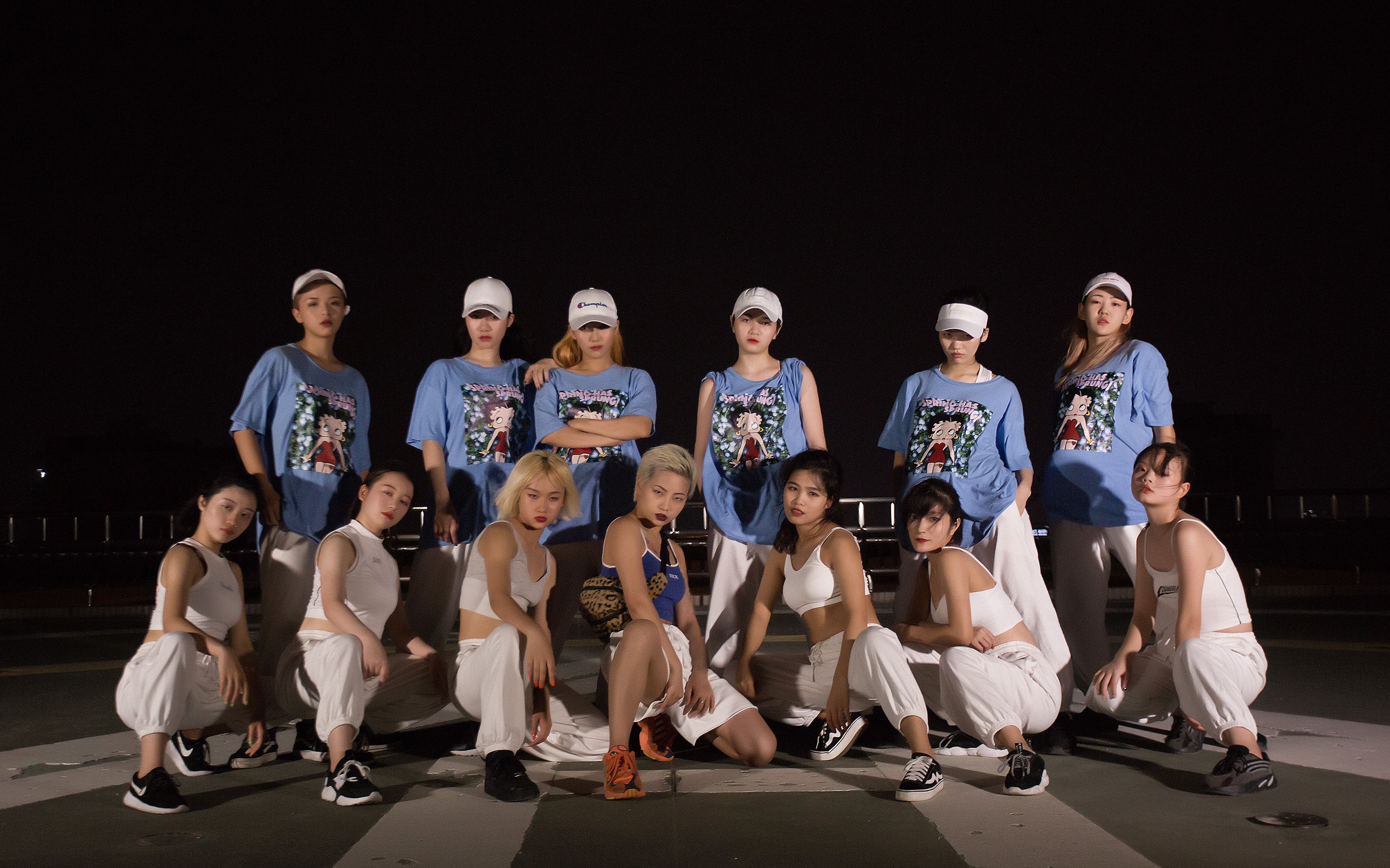 小姐姐全程高能狂野性感热舞sallywalker单色舞蹈