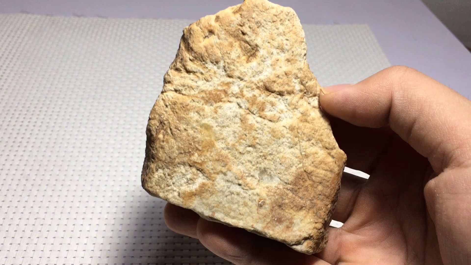 活动  老缅刚送来的木那翡翠原石,这块木那会有奇迹么?