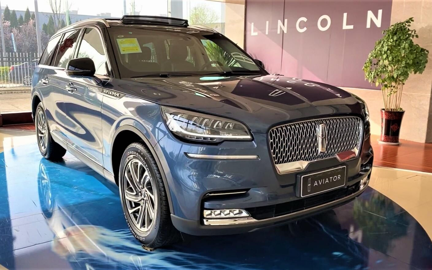 2020款林肯飞行家到店实拍,看到外观内饰后,买不买奥迪q7自己定