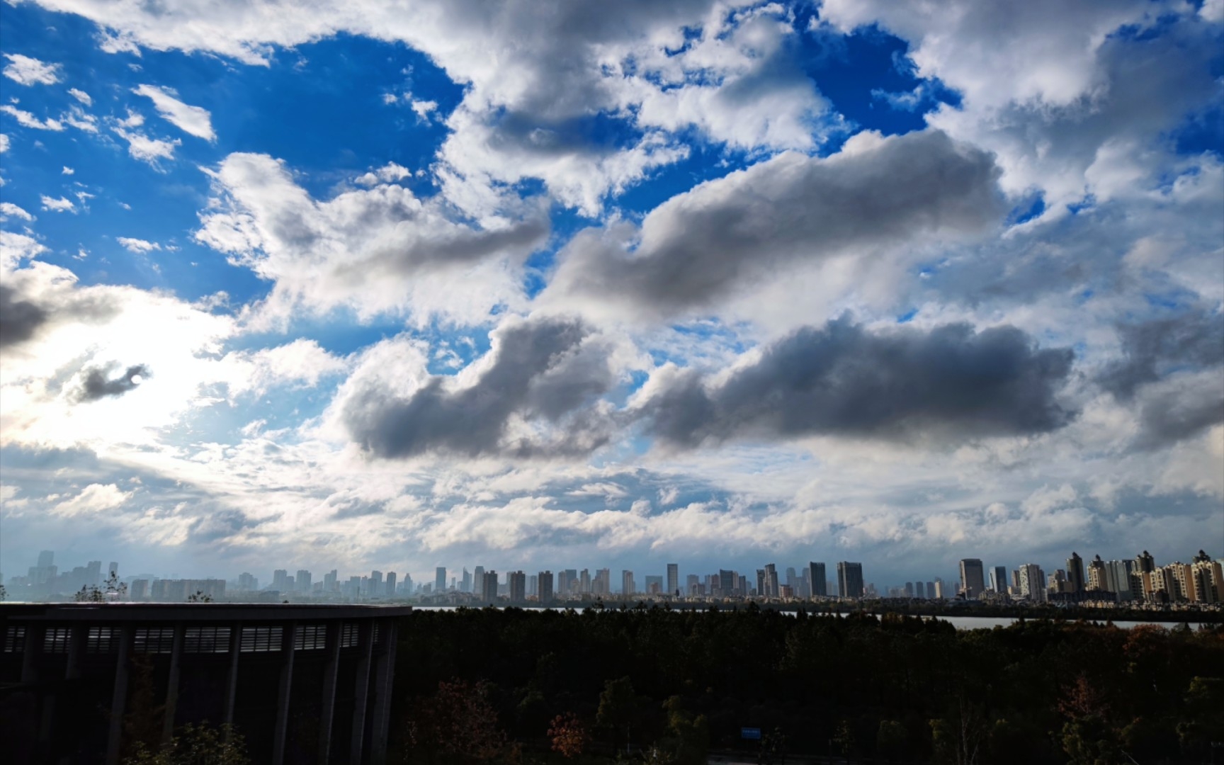 天气之城 Rain and Cloud 层积云与积雨云 南昌艾溪湖湿地公园天气摄影 俩小时 从蓝天白云到阴雨绵绵哔哩哔哩bilibili