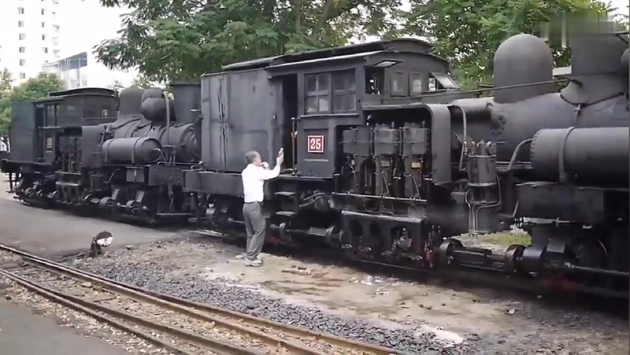 台湾阿里山窄轨蒸汽机车