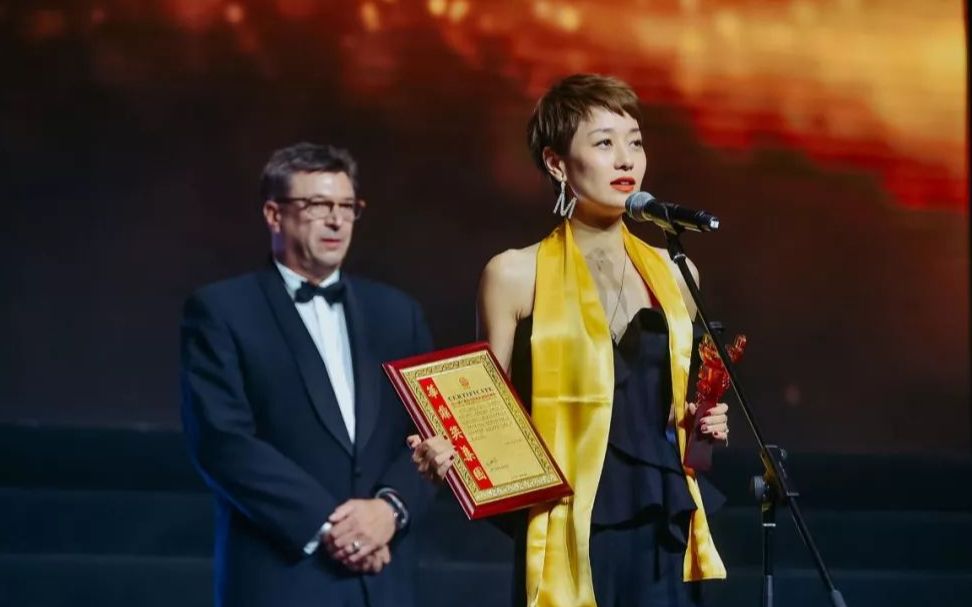 马伊琍斩获华鼎奖影后获奖感言尽显高情商太适合当导师了