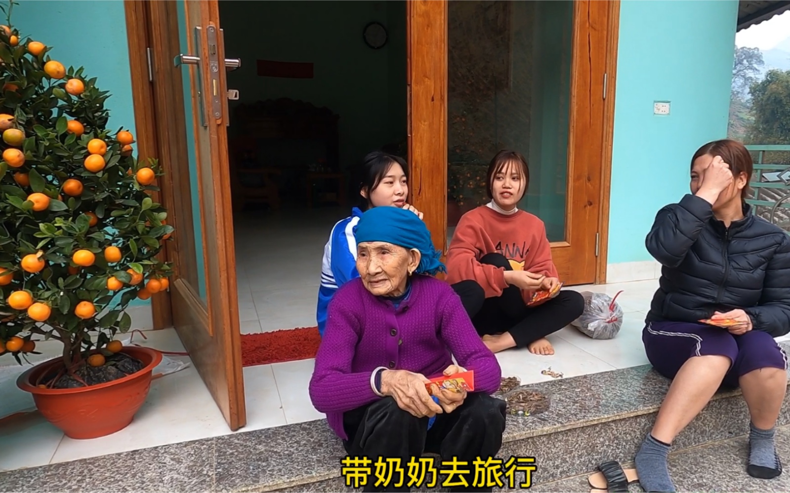 越南阿辉家过年做了100个粽子,大家一起打扫卫生.