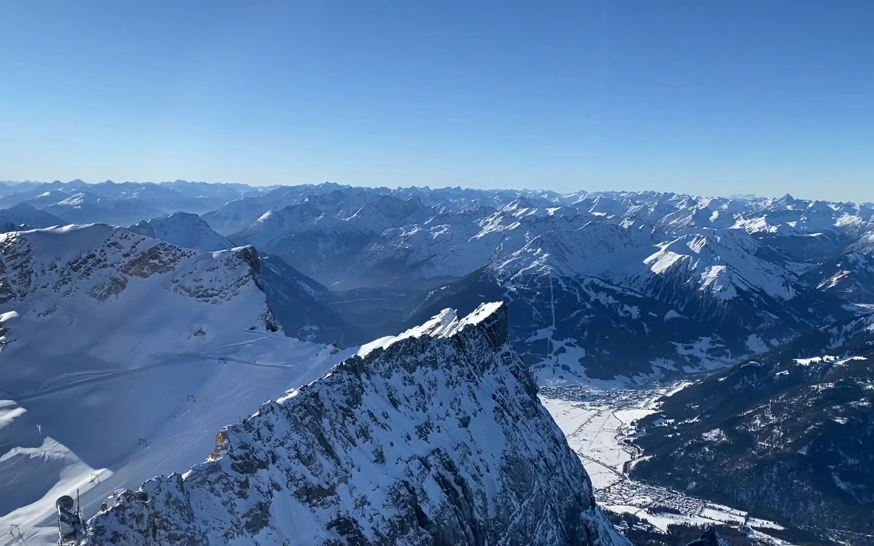 欣赏一下德国最高峰 - 楚格峰的美景吧!