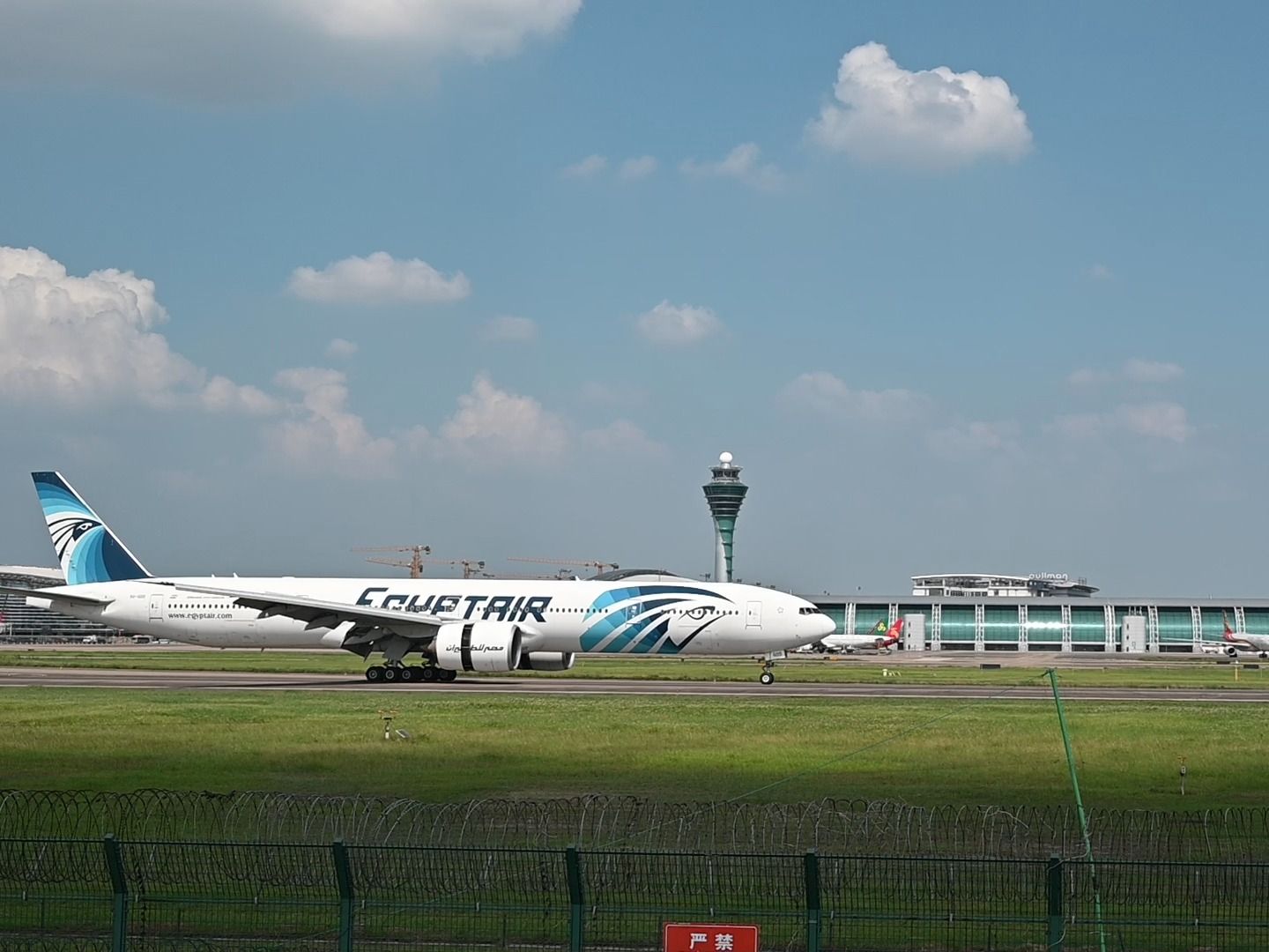 埃及航空波音777-300er降落