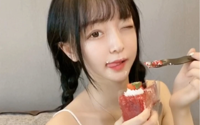 绿茶拍照精髓可劲歪头最少衣服清纯表情奶油抹脸