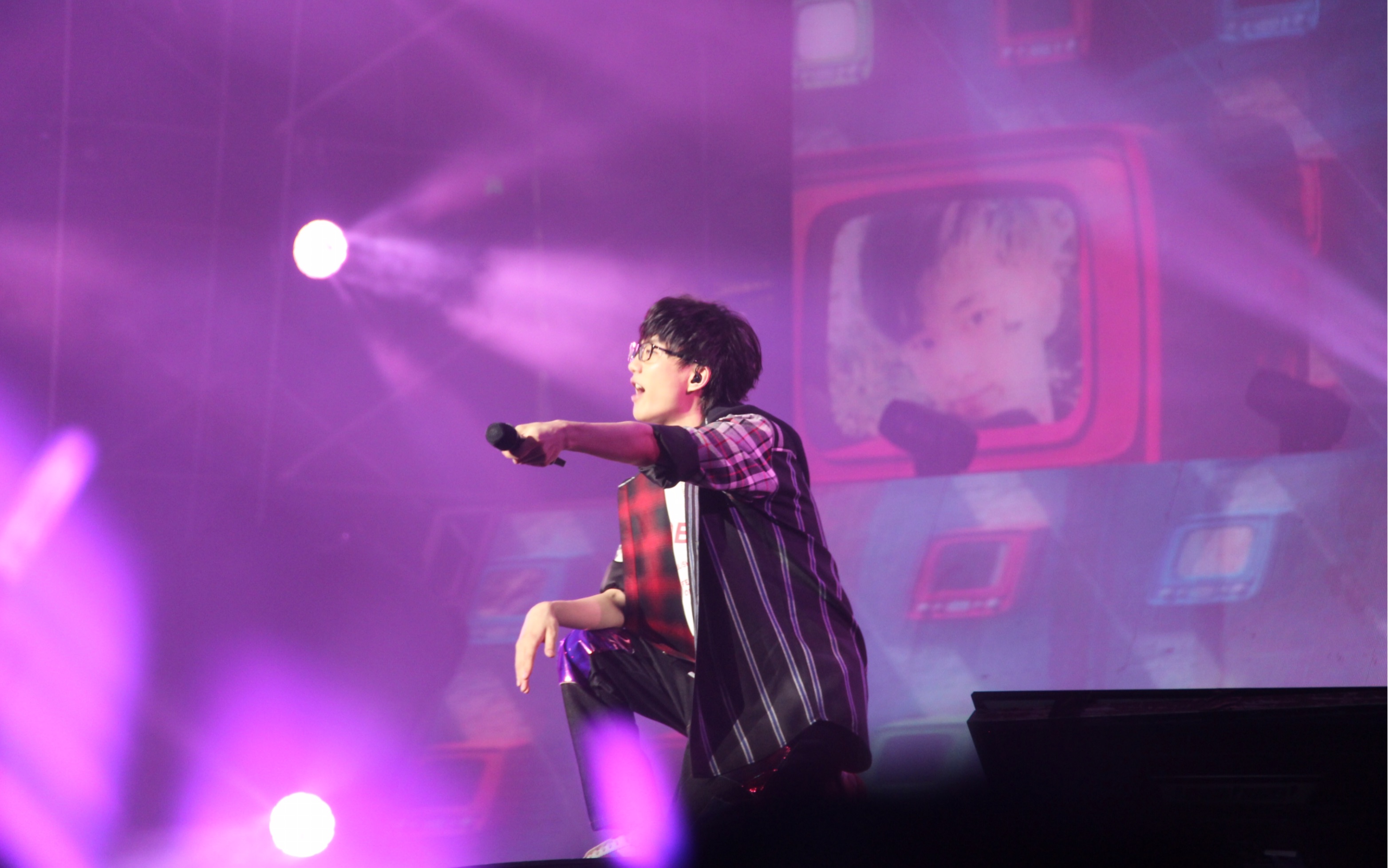 许嵩武汉站现场梧桐灯41到45秒听一次哭一次撕心裂肺的痛