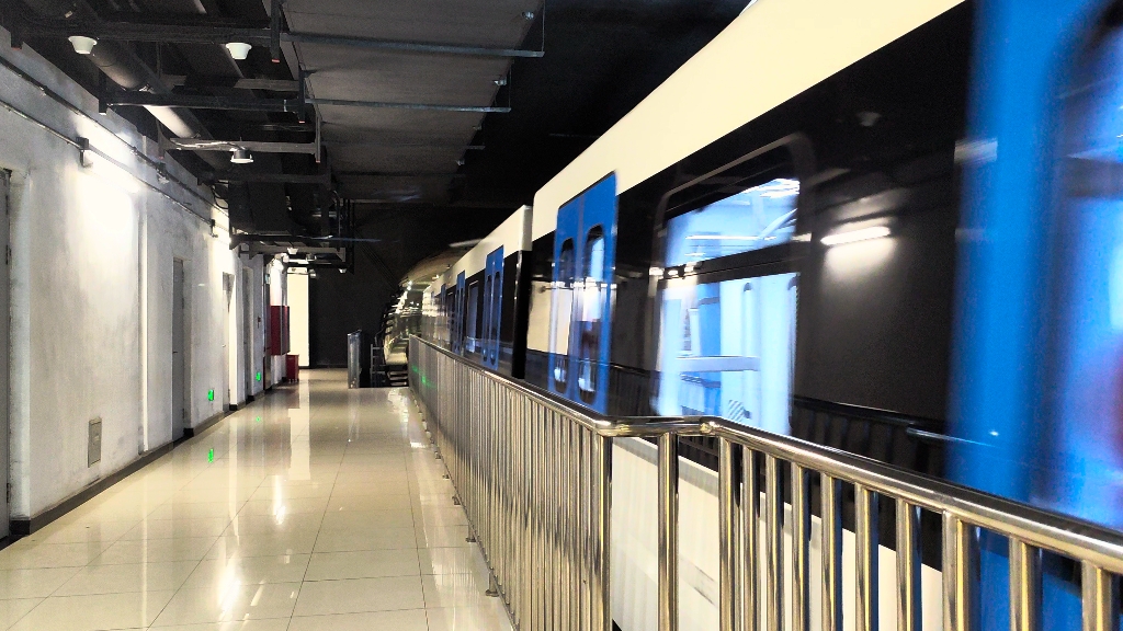 北京地铁11号线金安桥站出站视频【横版】