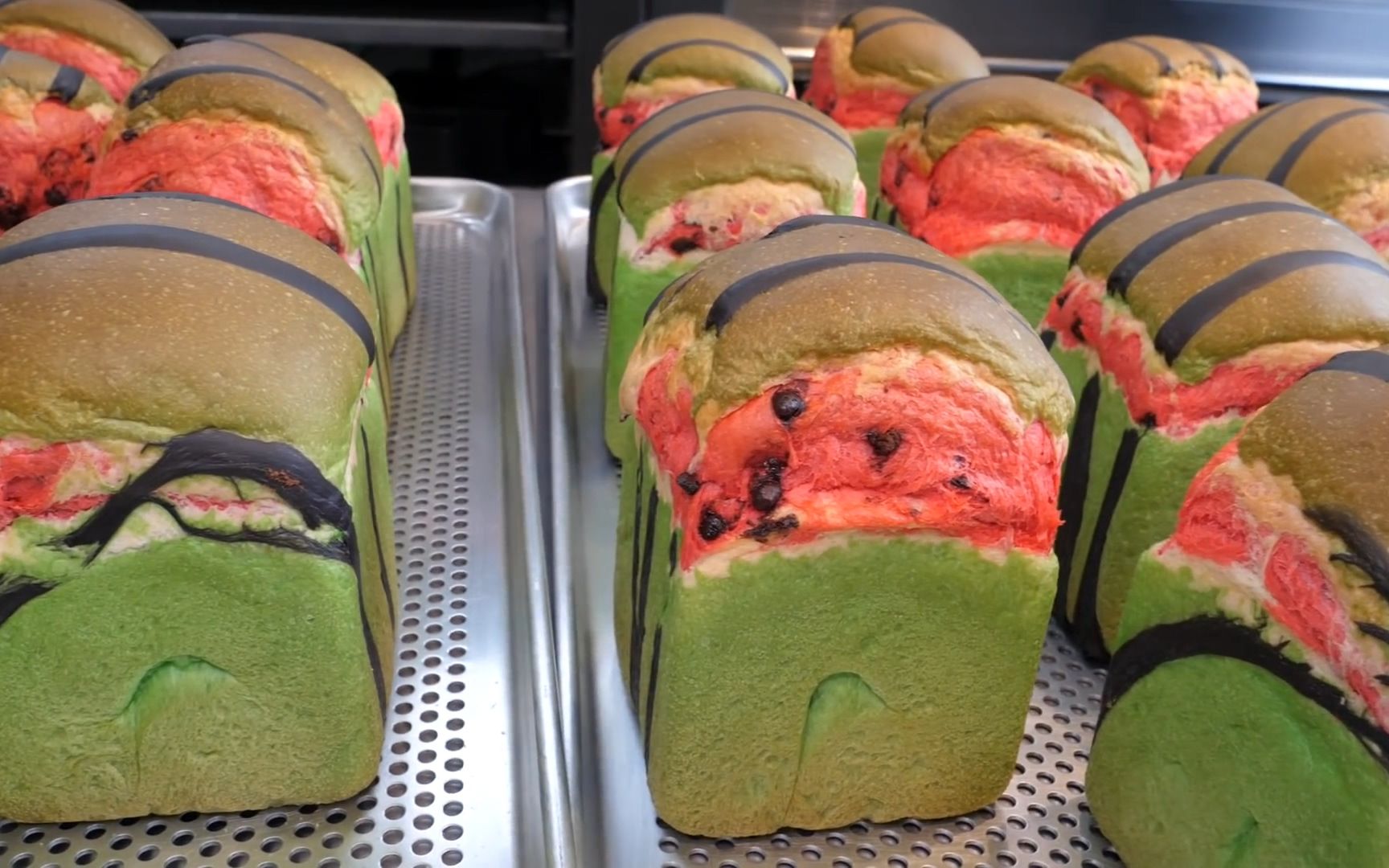 多彩可爱的西瓜面包