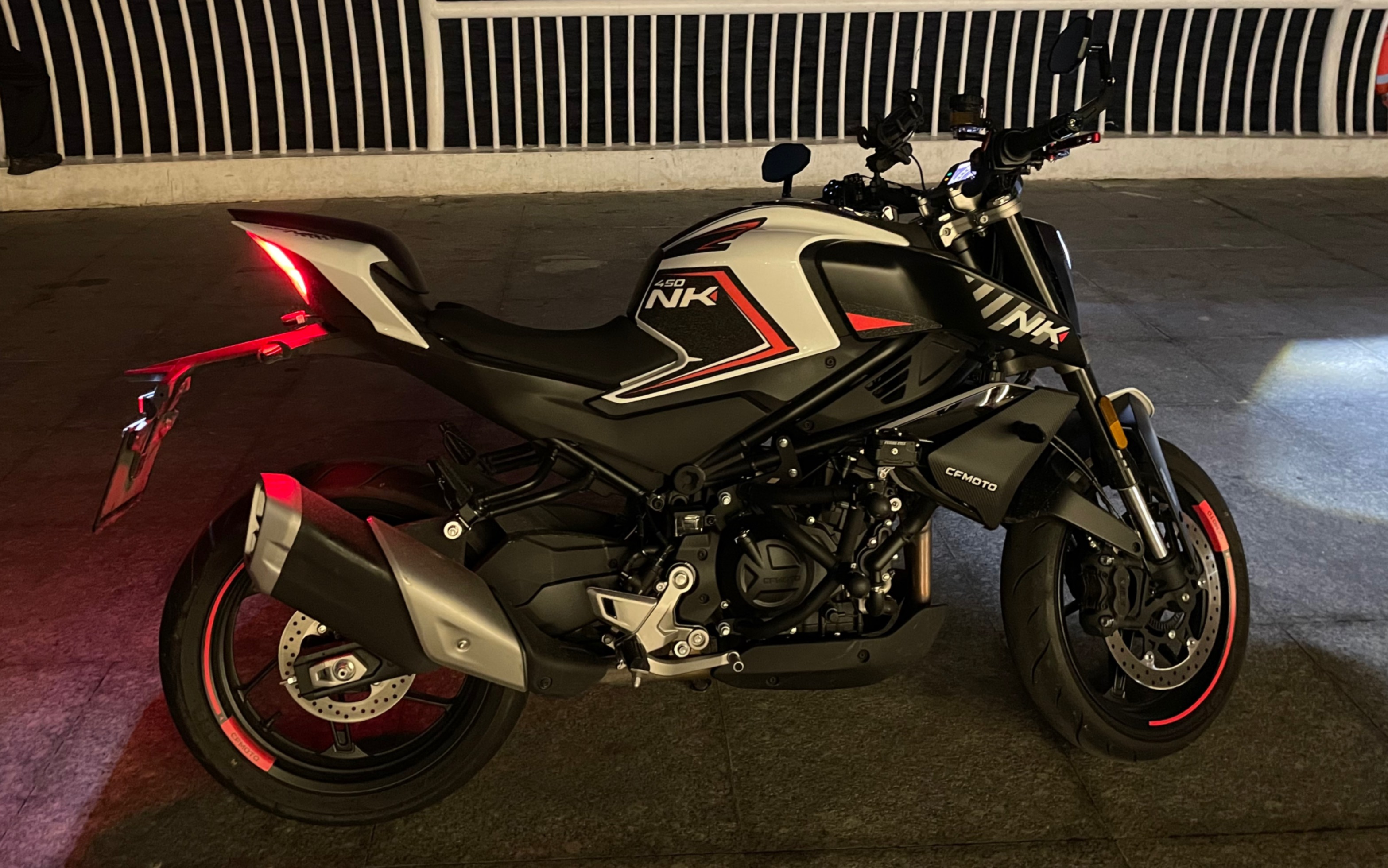 450nk,夜间溜车,休闲骑