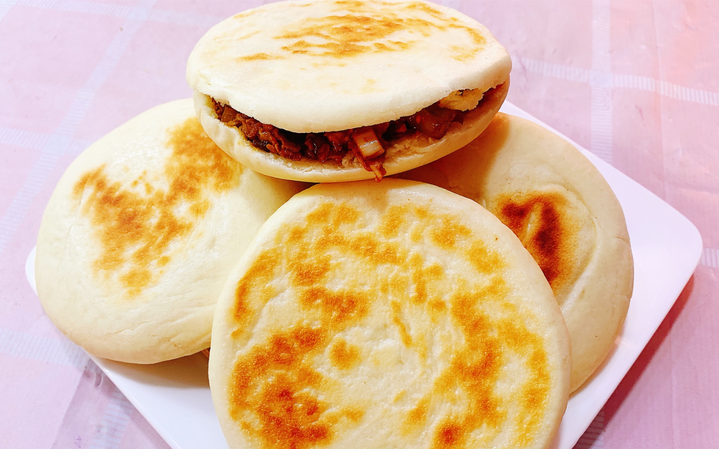 面粉别在蒸馒头了,试试这个做法,蓬松柔软夹肉夹菜都好吃,一次吃5个.