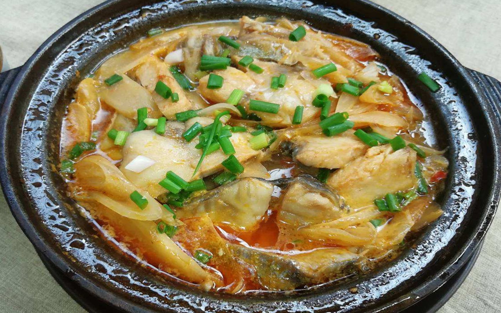 腐竹好吃有诀窍,配上鱼头一起炖,简单美味又营养,做法超简单的_哔哩