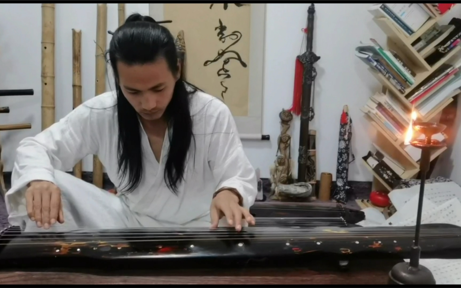 滑着轮滑去缅甸到战乱的国家支教一把古琴卖十几万却要制作三年齐道人