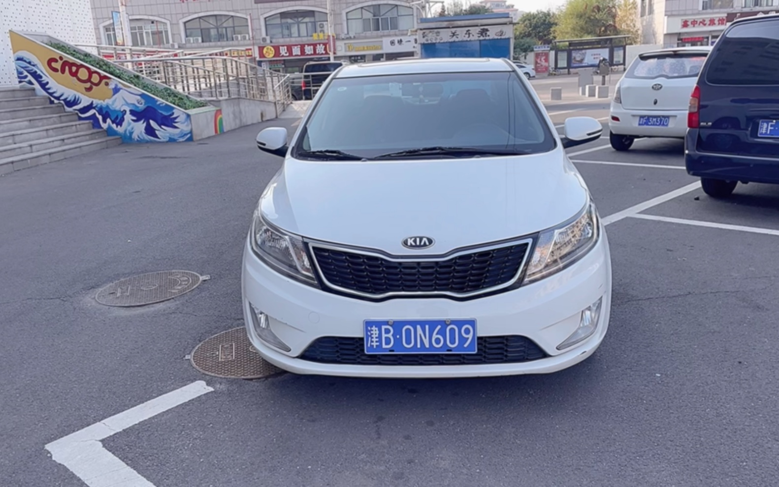 新到14年上牌起亚k2,手动挡天窗,车况原版无事故,实表8万公里