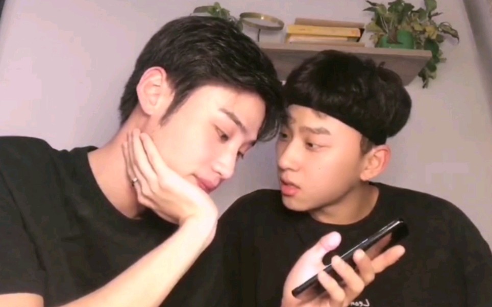 翻糖夫夫727直播侧脸亲喉结亲下播亲亲