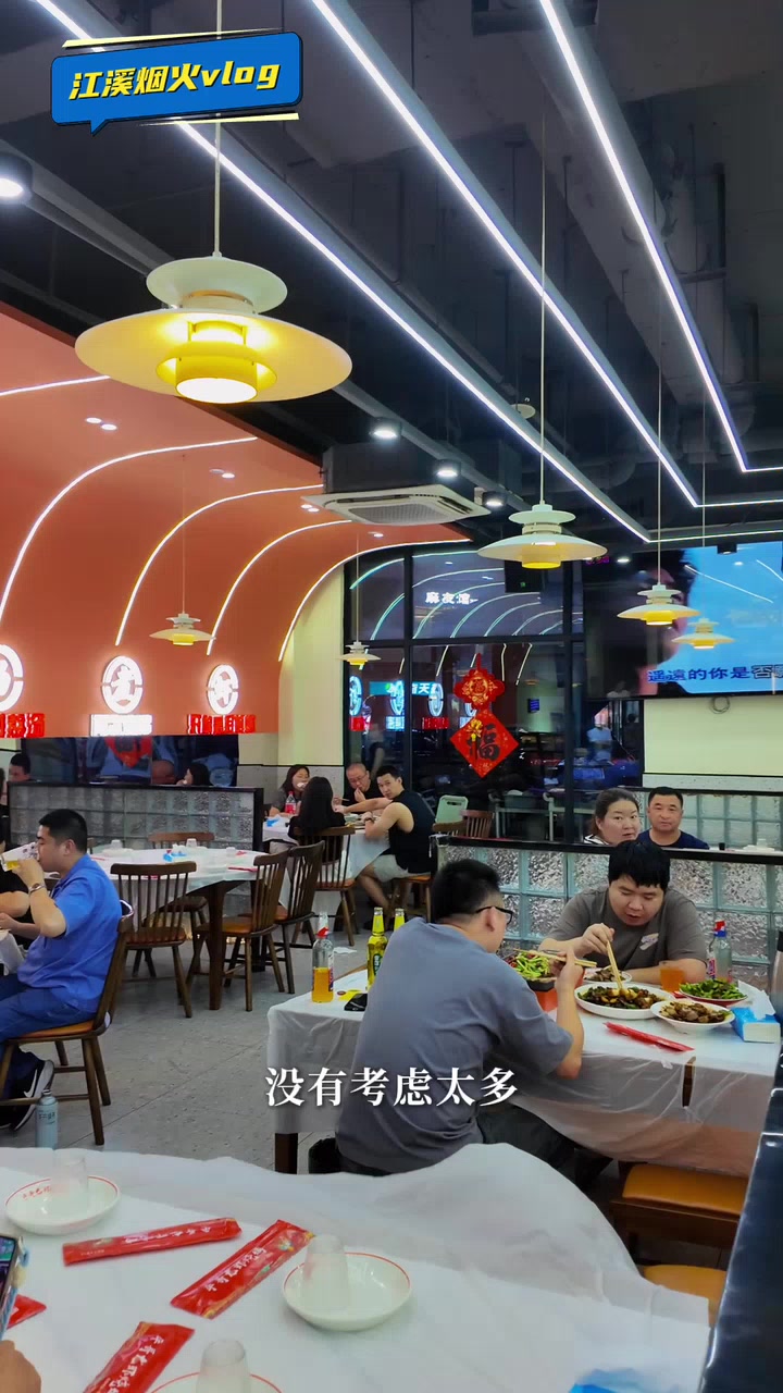 无锡有一家曾经是流浪歌手的烧烤店老板，用歌声治愈无数深夜。