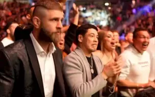 下载视频: UFC285骨头琼斯降服盖恩后，马哈切夫和阿里输钱后面露难色，怪鸟、希尔、钱德勒、影帝等站起欢呼