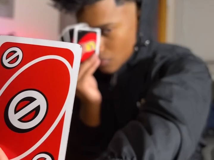 《uno逆转时刻:卡牌王者的绝地反击!》