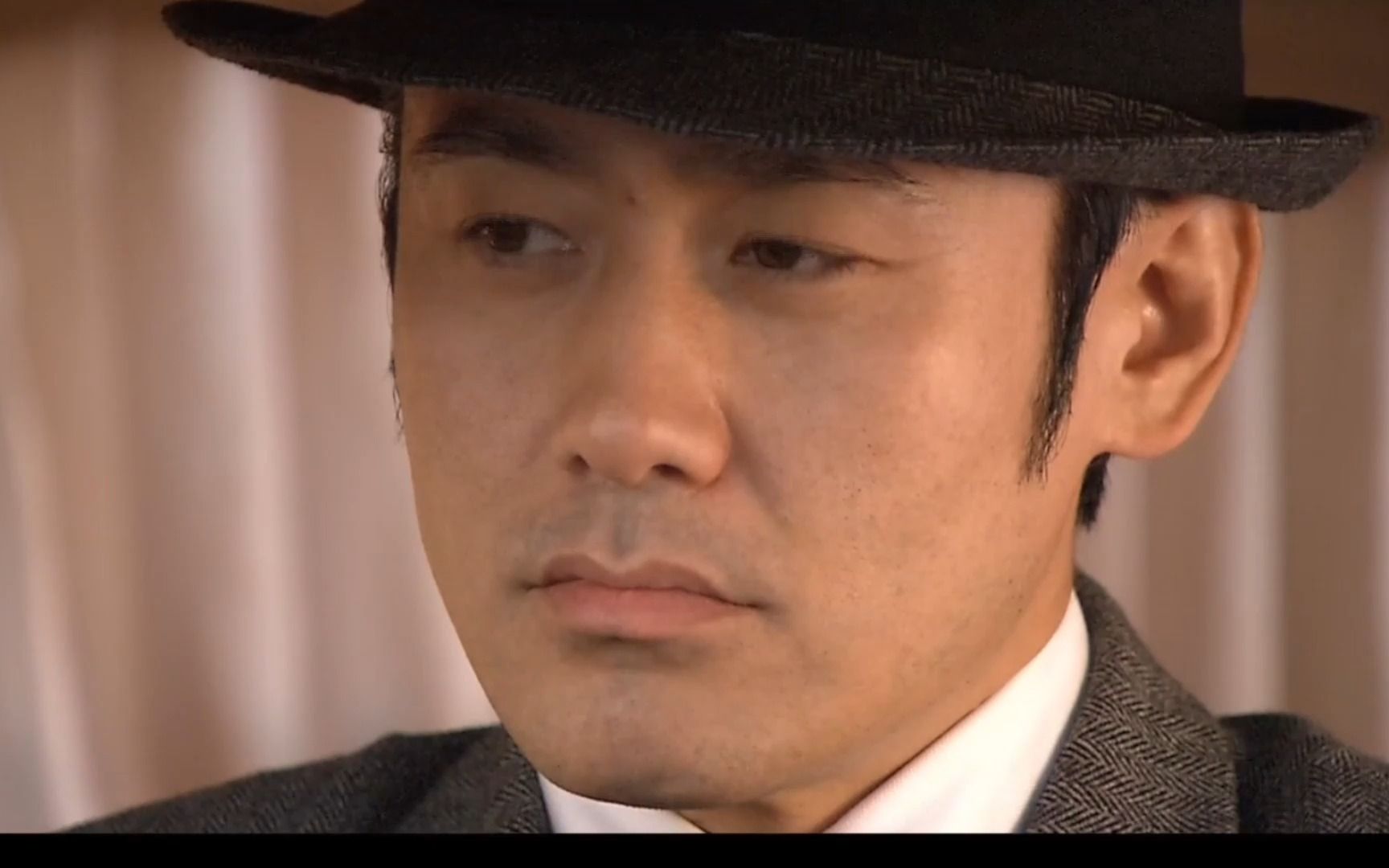 《黎明之前》第十集:刘新杰为了保护电台安全,不得不兵行险着!