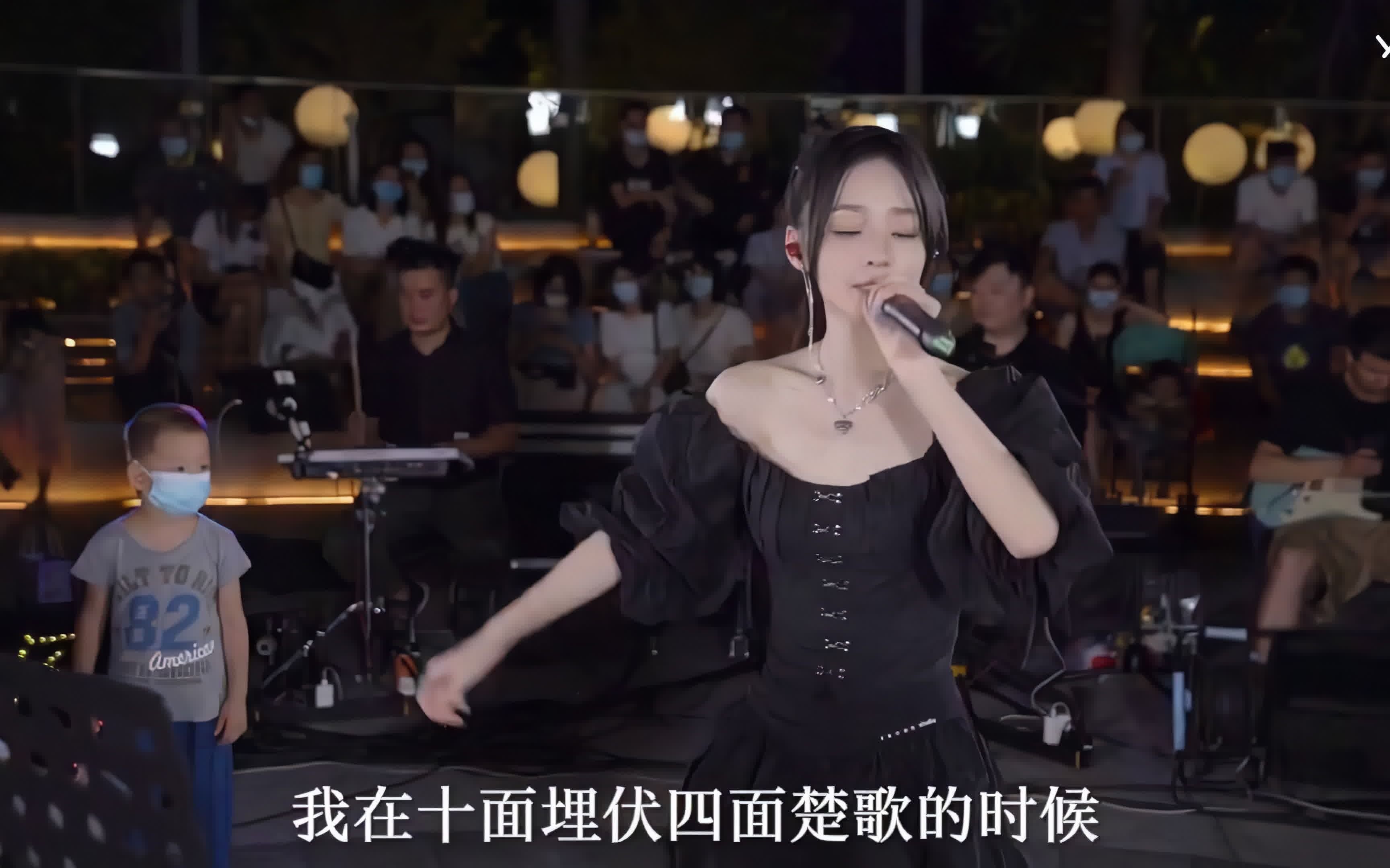 [图]【4K修复】 《踏山河》Cover By 鱼闪闪BLING【路演ver.露肩黑裙版】