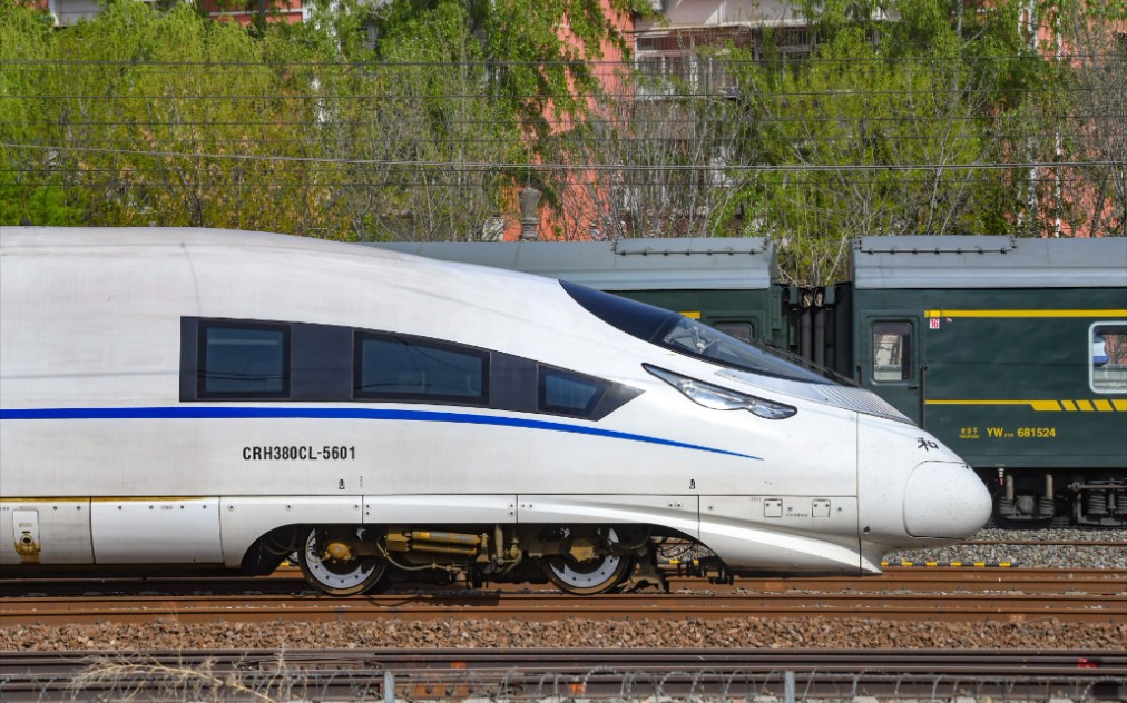【中国铁路】鲨鱼王驾到!crh380cl-5601北京南站出站