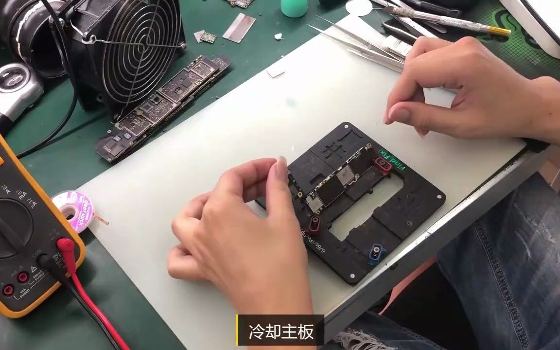 iphone手机扩容靠谱吗?走进维修间,看一线师傅现场扩容全过程