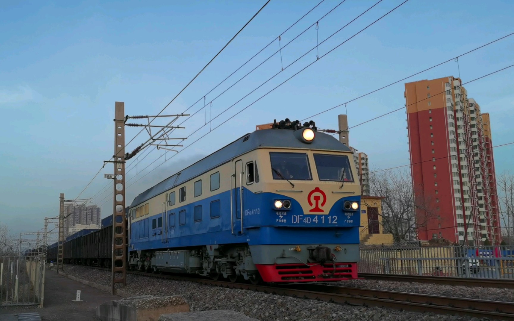 df4d-4112柴油机车通过道岔去下行线