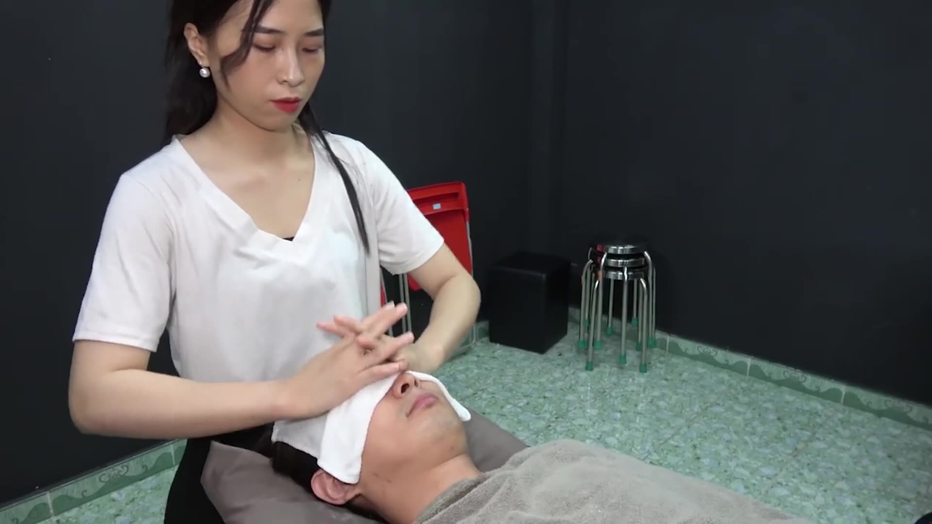 越南理发店中50元享受帝王般的服务,感觉活在天堂_哔哩哔哩_bilibili