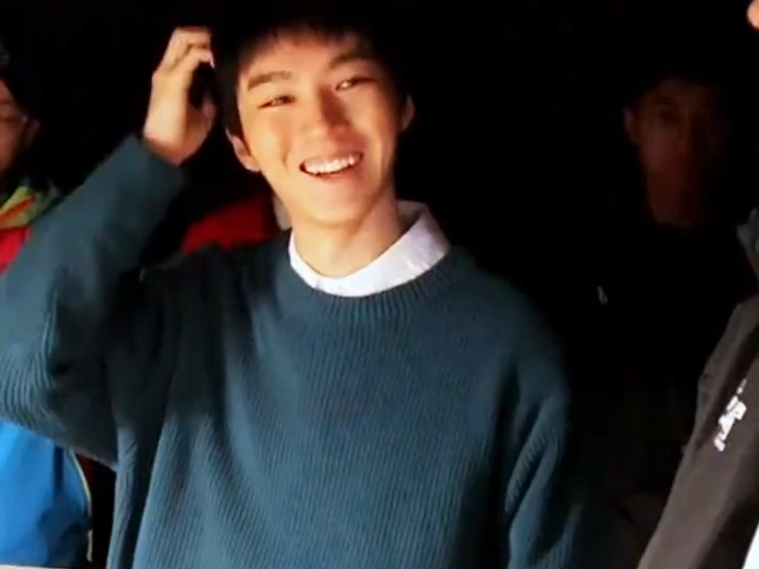 王俊凯《刺猬》花絮 周正回头看了一眼女同学亲爸一挥手打了一巴掌(没