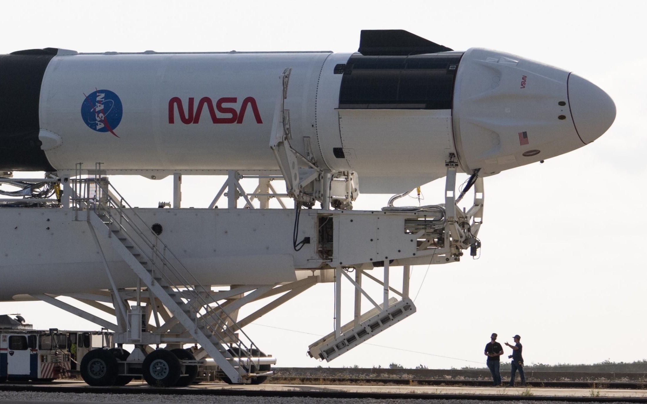 nasa 与 spacex 续签了14亿美元的载人龙飞船发射服务,合同总价值已达